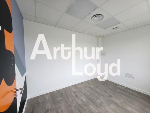 LOCAL COMMERCIAL / PROFESSIONS DE SANTÉ À VENDRE — CHAMBÉRY LES LANDIERS