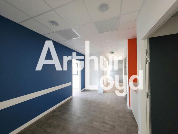 LOCAL COMMERCIAL / PROFESSIONS DE SANTÉ À VENDRE — CHAMBÉRY LES LANDIERS