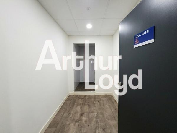 LOCAL COMMERCIAL / PROFESSIONS DE SANTÉ À VENDRE — CHAMBÉRY LES LANDIERS