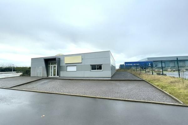 BUREAUX 450 M² À LOUER – IMMEUBLE RÉCENT, ACCESSIBILITÉ OPTIMISÉE