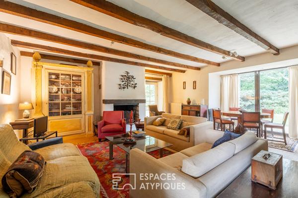 Ensemble en pierre aux portes de Vannes : charme, espace et potentiel