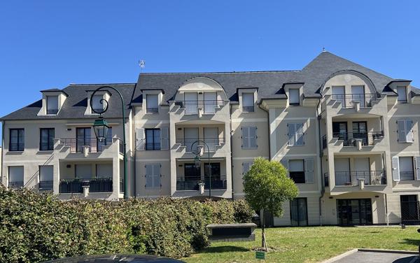 Appartement à vendre au coeur du centre ville de L'Isle-Adam - 5 pièces 95m2, boxe fermé