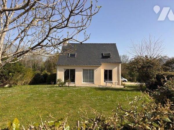 A vendre maison à MOELAN SUR MER (29)

Maison contemporaine de 1997 avec garage, située au ca...