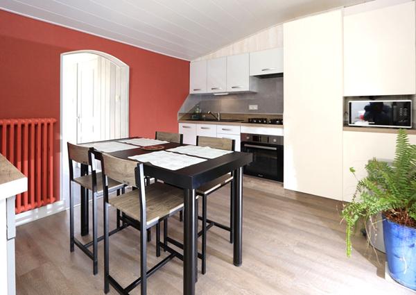 Maison familiale 3 chambres avec vie de plain-pied, cour extérieure et garage - 100 m² au sol