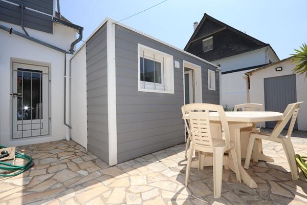 Maison familiale 3 chambres avec vie de plain-pied, cour extérieure et garage - 100 m² au sol