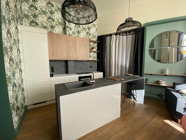A LOUER : T2 à LILLE • • 900 € CC • Réf. 592-002