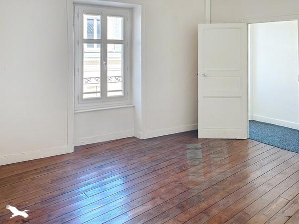 Immeuble à vendre 119 460 € Saint-Junien 159 m² DPE D