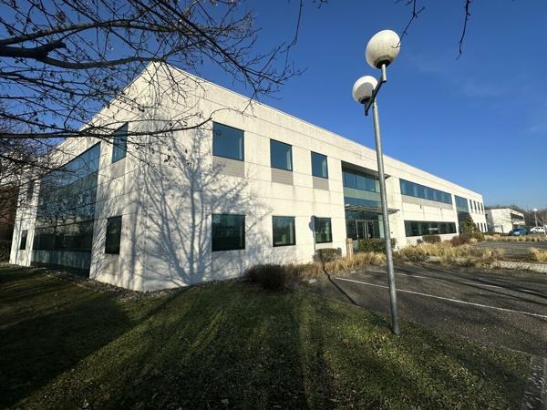 BUREAUX à LOUER de 2201 m²