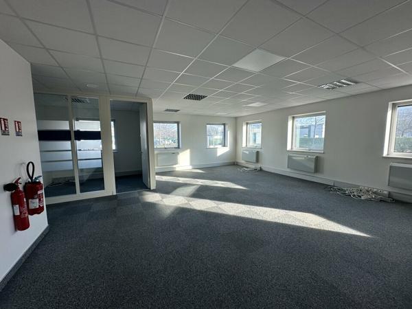 BUREAUX à LOUER de 2201 m²