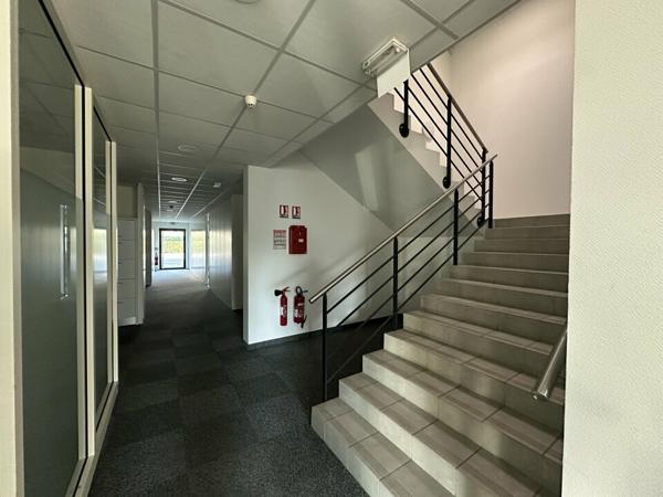 BUREAUX à LOUER de 2201 m²