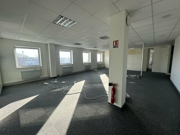 BUREAUX à LOUER de 2201 m²