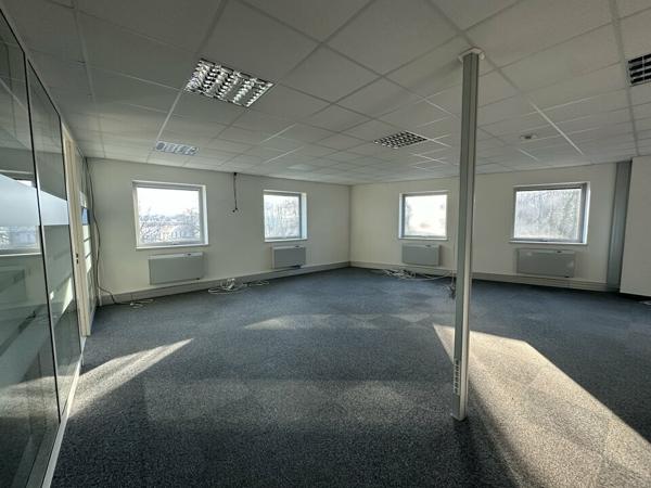 BUREAUX à LOUER de 2201 m²