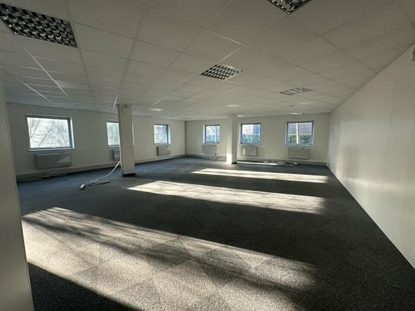 BUREAUX à LOUER de 2201 m²