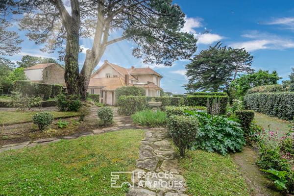 Villa Pornicaise avec sa maison de gardien et son jardin suspendu au dessus de l’océan
