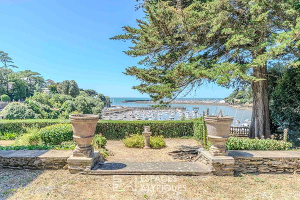 Villa Pornicaise avec sa maison de gardien et son jardin suspendu au dessus de l’océan