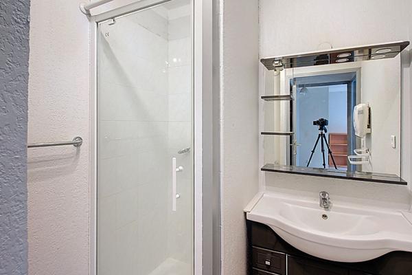 A VENDRE EN EXCLUSIVITE - Appartement Le Luc T2 avec TERRASSE et PISCINE