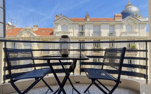 Appartement à vendre    2 pièces • 28 m2 Nice