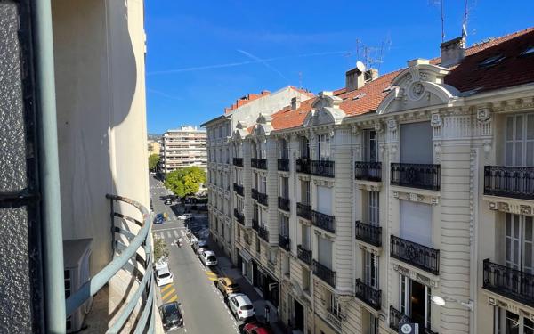 Appartement à vendre    2 pièces • 28 m2 Nice