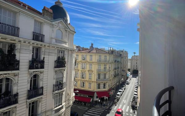 Appartement à vendre    2 pièces • 28 m2 Nice