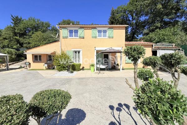 Maison à vendre 8 pièces de 155 m² à Montauroux