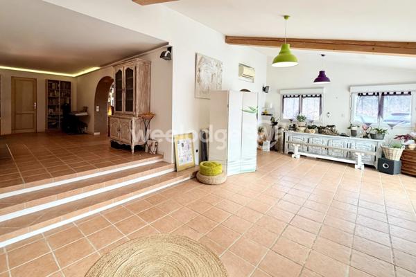 Maison à vendre 8 pièces de 155 m² à Montauroux