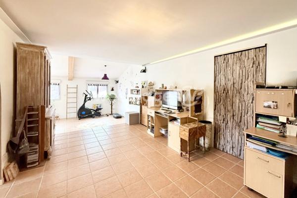 Maison à vendre 8 pièces de 155 m² à Montauroux