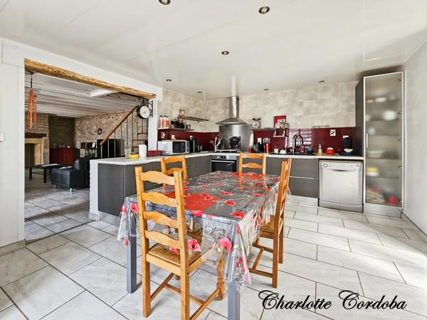 Maison familiale en pierre de 174 m² avec grand terrain et dépendances – Fort potentiel FEUGAROLLES (47)