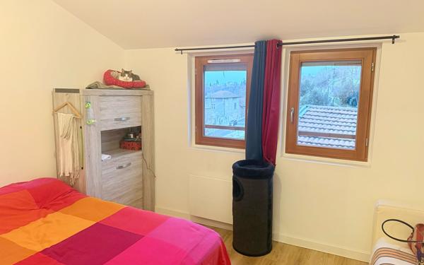 Immeuble à vendre    4 pièces •  Romans-sur-Isère