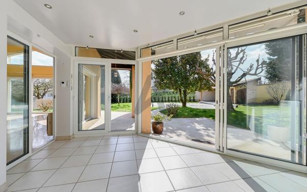 St Cyr au Mont d'Or, maison familiale 4 chambres de 230 m² + 110 m2 de sous sol, sur terrain paysagé avec pisc