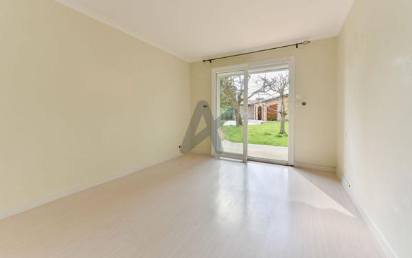 St Cyr au Mont d'Or, maison familiale 4 chambres de 230 m² + 110 m2 de sous sol, sur terrain paysagé avec pisc