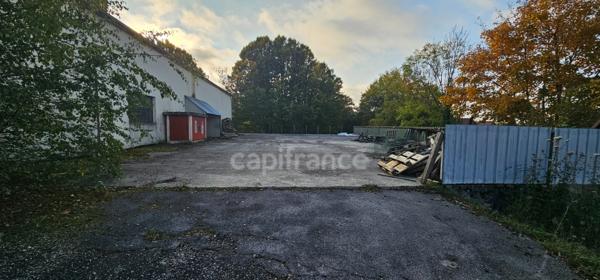 Bâtiment professionnel 1 300 m² + 7 garages – 5 min LONS LE SAUNIER (39000)