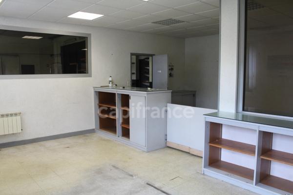 Bâtiment professionnel 1 300 m² + 7 garages – 5 min LONS LE SAUNIER (39000)
