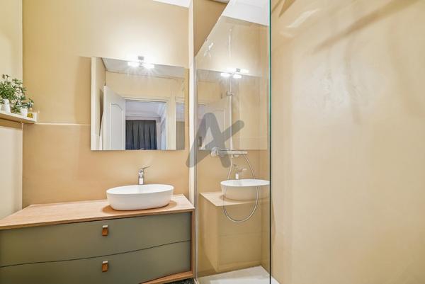 Lyon 6eme - Puvis de Chavanne: Un charmant appartement rénové de 76m2, 2 chambres, un balcon de 13m2.