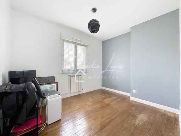 MAISON DE 4 PIECES AVEC SOUS-SOL TOTAL GARAGE ET JARDIN