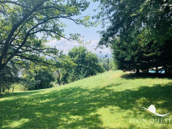Exceptionnel, centre de charbonnières les bains, belle propriété sur beau terrain avec vue