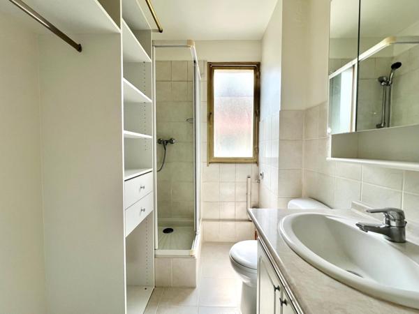Studio lumineux avec double balcon et double cave