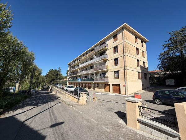 À VENDRE PERTUIS APPARTEMENT 4 PIÈCES AVEC BALCON, GARAGE, CAVE ET STATIONNEMENT SÉCURISÉ