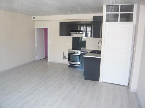 A LOUER LE LION D'ANGERS Appt T3 de 63 m2 au 2ème étage