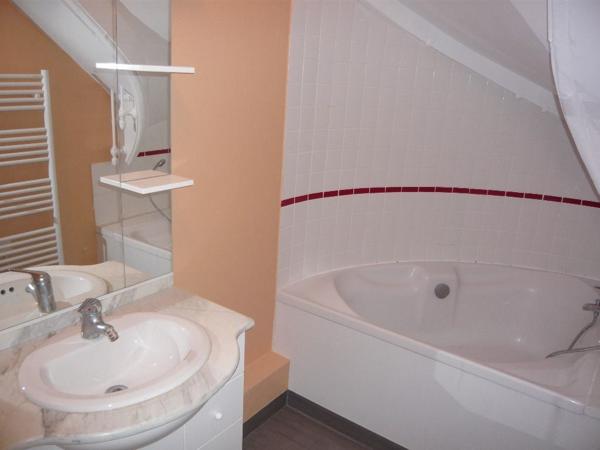 A LOUER LE LION D'ANGERS Appt T3 de 63 m2 au 2ème étage