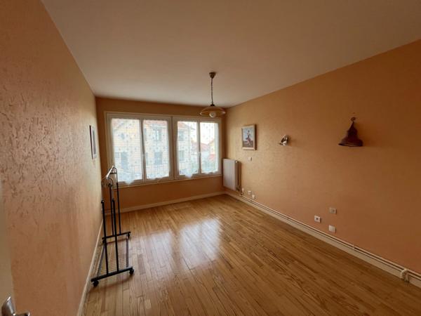 Appartement de type F3 Bis avec garage