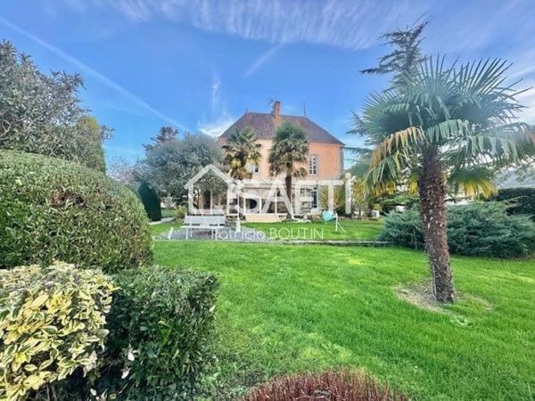 MAISON DE MAITRE + PETITE MAISON ET DEPENDANCES A BENET !