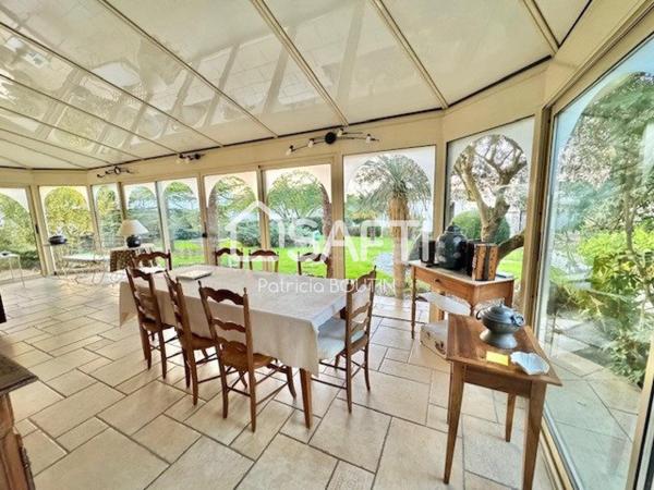 MAISON DE MAITRE + PETITE MAISON ET DEPENDANCES A BENET !