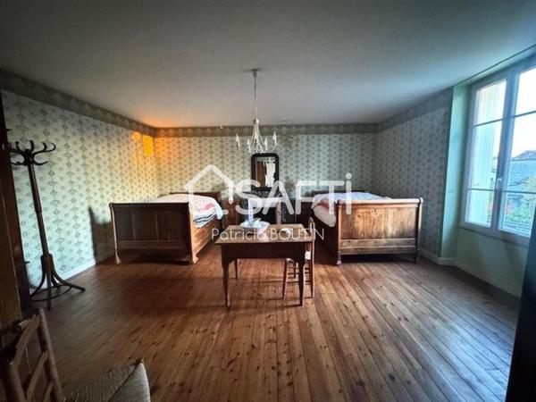 MAISON DE MAITRE + PETITE MAISON ET DEPENDANCES A BENET !