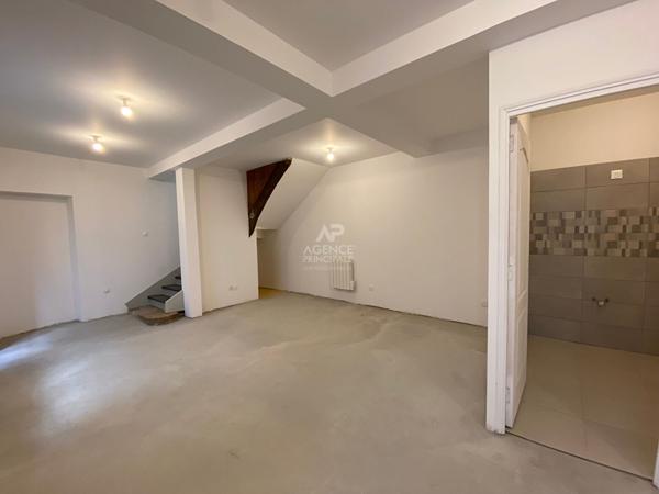 Local commercial Pontoise 4 pièce(s) 72.03 m2 186 180 € ** - Référence 10686