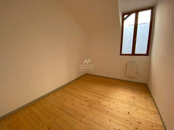 Local commercial Pontoise 4 pièce(s) 72.03 m2 186 180 € ** - Référence 10686
