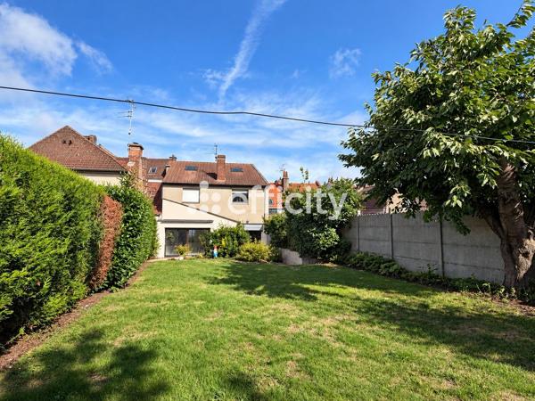 Maison
         6 pièces
        - 165 m² 189 900 € *