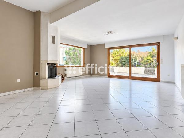Maison
         6 pièces
        - 165 m² 189 900 € *