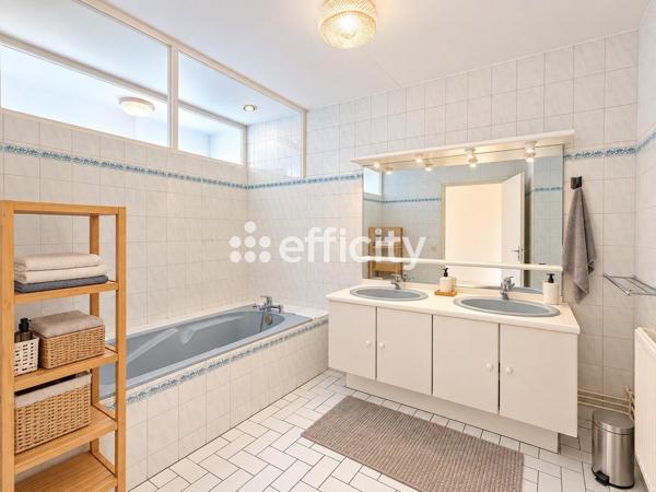 Maison
         6 pièces
        - 165 m² 189 900 € *