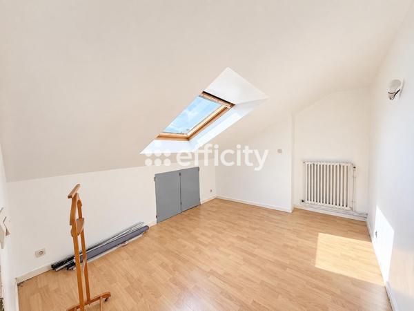 Maison
         6 pièces
        - 165 m² 189 900 € *