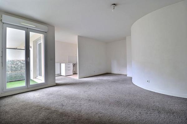 À VENDRE ? Appartement 3 pièces de 66 m² avec balcon, parking et cave